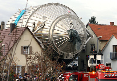 24 Meter lang, zehn Meter Durchmesser und 200 Tonnen schwer &nda...