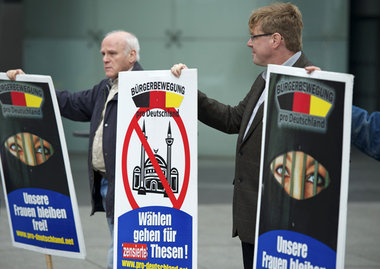 »Pro Deutschland«-Kundgebung am 5. Mai auf dem Potsd... »Pro Deutschland«-Kundgebung am 5. Mai auf dem Potsd...