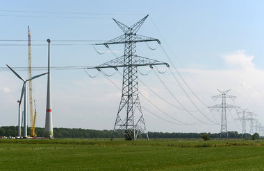 Windkraftanlage im Aufbau in Niedersachsen Windkraftanlage im Aufbau in Niedersachsen