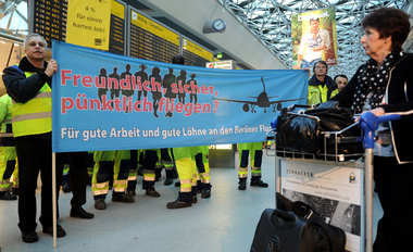 Warnstreik bei GlobeGround in Berlin-Tegel, M&auml;rz 2012