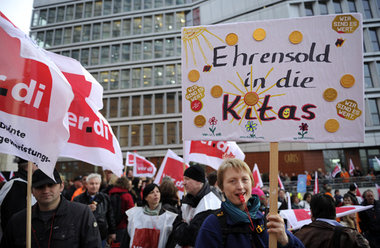 Die Kitabesch&auml;ftigten gingen im Fr&uuml;hjahr auf die Stra&...