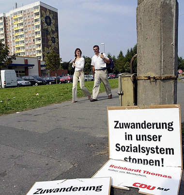 Zehn Jahre danach: Werbeplakate der CDU zur Bundestagswahl vor d...