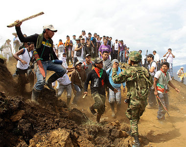 Kolumbianische Indigenas bei der Entmilitarisierung (11. August 