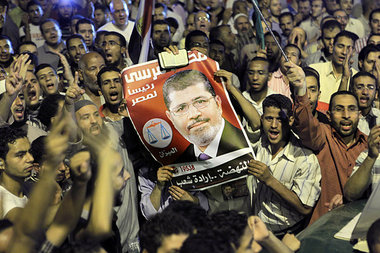 Mursi-Unterstützer feiern am Sonntag den ägyptischen P... Mursi-Unterstützer feiern am Sonntag den ägyptischen P...