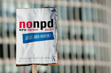 Plakat der Vereinigung der Verfolgten des Naziregimes (VVN-BdA) ... Plakat der Vereinigung der Verfolgten des Naziregimes (VVN-BdA) ...