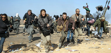 Reporter während des NATO-Blitzkriegs gegen Libyen am 11. März 2...