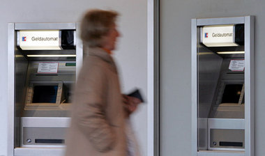 Ohne Konto geht fast nichts. Dennoch weigern sich Banken oft, Ve... Ohne Konto geht fast nichts. Dennoch weigern sich Banken oft, Ve...