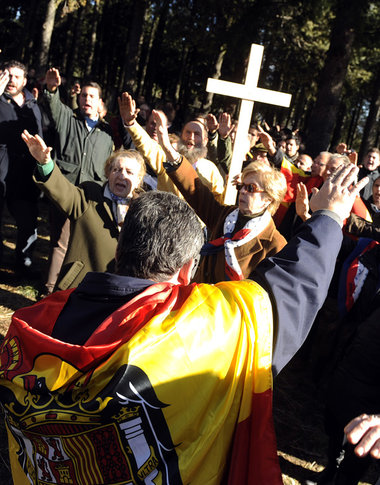 Faschistengru&szlig; am &raquo;Valle de los Ca&iacute;dos&laquo;...
