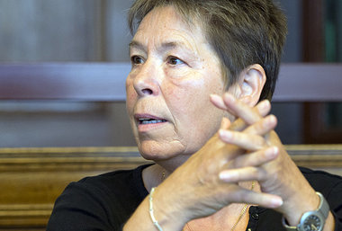 Inge Viett am Freitag vor der Verhandlung auf dem Flur des Berli...