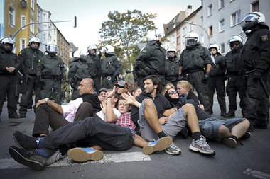 September 2011 in Dortmund: Sitzblockade gegen den »Nationalen A...