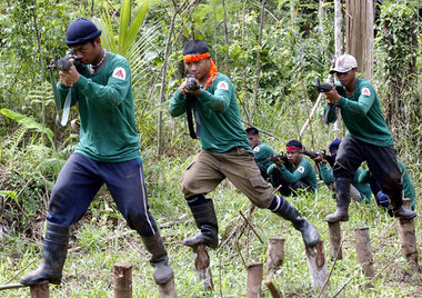 Training für den bewaffneten Kampf: Guerilleros der New Peo... Training für den bewaffneten Kampf: Guerilleros der New Peo...