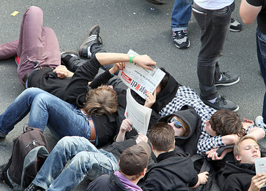 jW-Leser zeigen Flagge (Proteste gegen den nationalen »Ant