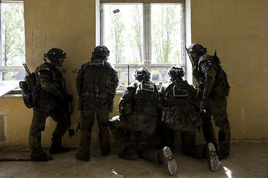 In Erwartung der Wildcamper. Panzergrenadiere der Bundeswehr im ... In Erwartung der Wildcamper. Panzergrenadiere der Bundeswehr im ...