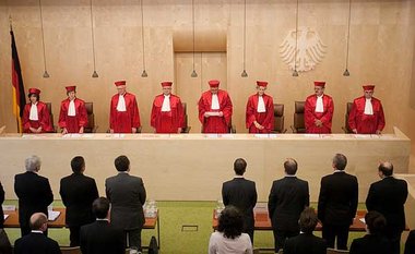Im Namen des Volkes – der zweite Senat des Bundesverfassun... Im Namen des Volkes – der zweite Senat des Bundesverfassun...