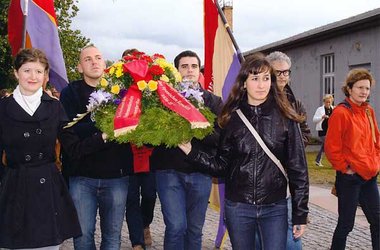 Am Mahnmal für die Opfer des Naziterrors in der »Stat... Am Mahnmal für die Opfer des Naziterrors in der »Stat...