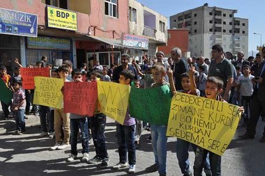 Demonstration f&uuml;r muttersprachlichen Unterricht kurdischer ...