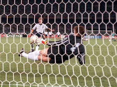 Klassiker – Stu »Psycho« Pearce verschieß... Klassiker – Stu »Psycho« Pearce verschieß...