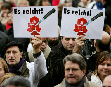 Da tut einem das Herz weh: Tausende Ärzte und Apotheker protesti... Da tut einem das Herz weh: Tausende Ärzte und Apotheker protesti...