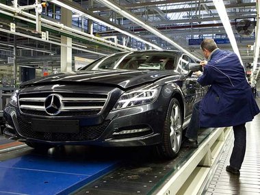 Normalerweise rumpelt es hier nicht so schnell. Daimler-Werk in ... Normalerweise rumpelt es hier nicht so schnell. Daimler-Werk in ...
