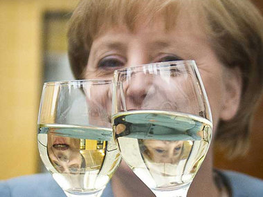 Darauf ein Gläschen: Die deutsche Regierungschefin will &ra... Darauf ein Gläschen: Die deutsche Regierungschefin will &ra...