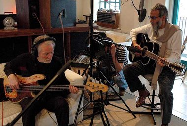 Ein sehr bescheidener, sehr wichtiger Bassist: Klaus Voormann Ein sehr bescheidener, sehr wichtiger Bassist: Klaus Voormann