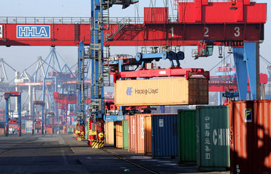Auch der Hamburger Containerhafen soll auf Kosten der Allgemeinh... Auch der Hamburger Containerhafen soll auf Kosten der Allgemeinh...