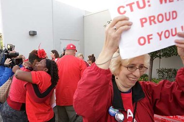 Freude bei Gewerkschaften: Mitglieder der CTU feiern am 18. Sept... Freude bei Gewerkschaften: Mitglieder der CTU feiern am 18. Sept...