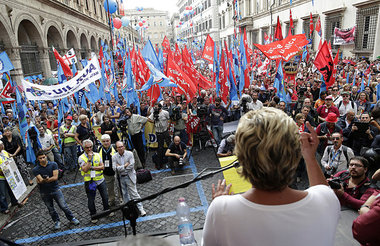 CGIL-Chefin Susanna Camusso spricht am Freitag bei der Kundgebun...