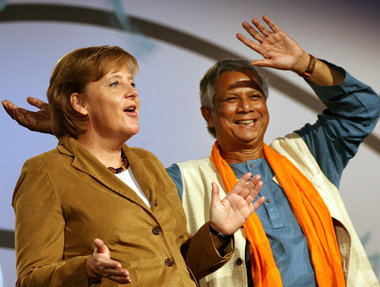 Bundeskanzlerin Angela Merkel gemeinsam mit Muhammad Yunus, dem ...