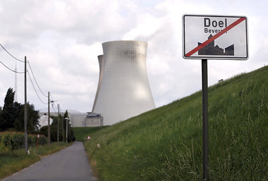 Atomkraftwerk Doel bei Antwerpen. 8000 Risse im Reaktor entdeckt...