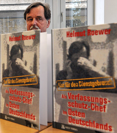 Der pa&szlig;t ins Programm: Helmut Roewer verlegt auch sein neu...