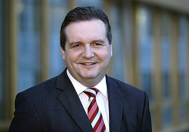 Stefan Mappus im Licht, die Fäden sieht man nicht – &... Stefan Mappus im Licht, die Fäden sieht man nicht – &...