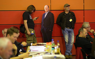 Dient als Pappkamerad für die Linke: Peer Steinbrück, ... Dient als Pappkamerad für die Linke: Peer Steinbrück, ...