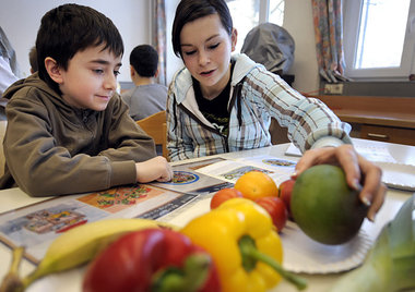 Gesundes Essen in der Schule – bisher vor allem Theorie Gesundes Essen in der Schule – bisher vor allem Theorie