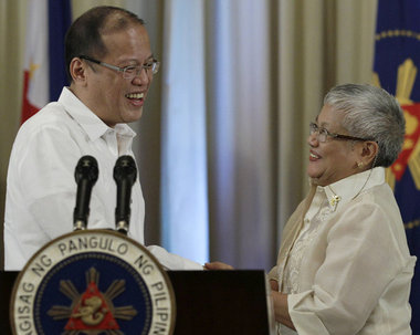 Vermeintlichen Friedensschluß abgefeiert: Benigno Aquino III., P... Vermeintlichen Friedensschluß abgefeiert: Benigno Aquino III., P...