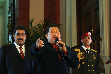 Hugo Ch&aacute;vez mit seinem neuen Vizepr&auml;sidenten Nicol&a...