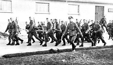 Ausbildung auf dem Heuberg: Rekruten der Afrika-Division 999 im ...