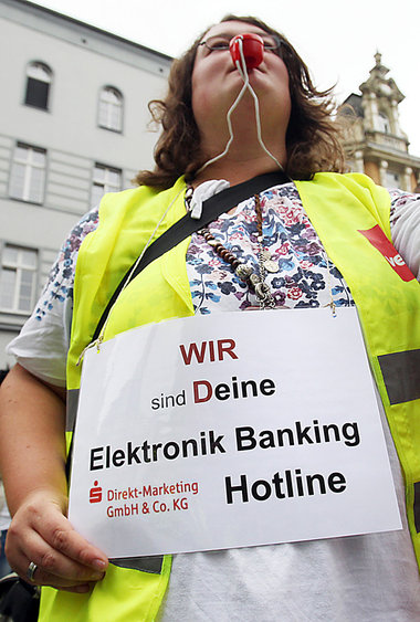 Protestkundgebung von streikenden S-Direkt-Mitarbeitern Anfang S... Protestkundgebung von streikenden S-Direkt-Mitarbeitern Anfang S...