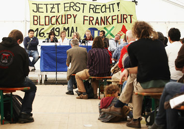 Debatte im Zelt: Blockupy diskutierte in Frankfurt &uuml;ber den...