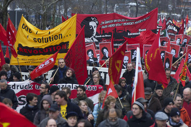Allj&auml;hrlich gr&ouml;&szlig;te Demonstration linker Gruppen ...
