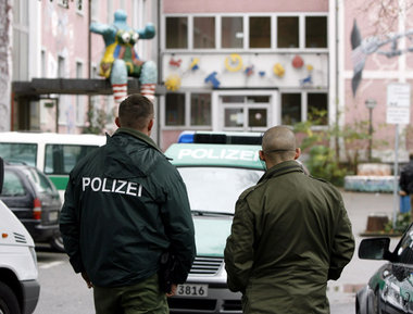 Bullen statt Bildung: am Mittwoch vor einem Gymnasium in Offenbu...