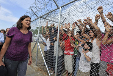 EU-Innenkommissarin Cecilia Malmström besucht ein Internierungsl...