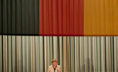 Ich befehle, ihr folgt: »Anlehnungspartnerin« Merkel... Ich befehle, ihr folgt: »Anlehnungspartnerin« Merkel...