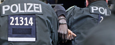 Dein Freund und Helfer – Polizeieinsatz am Freitag am Bran... Dein Freund und Helfer – Polizeieinsatz am Freitag am Bran...