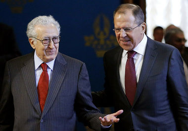 Brahimi (l.) und Ru&szlig;lands Au&szlig;enminister Sergei Lawro...