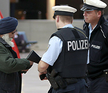 Personenkontrolle auf dem Flughafen Hamburg