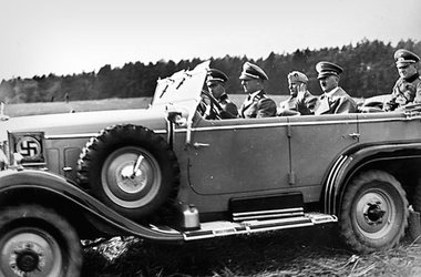 Vollgas in den Krieg. Des &raquo;F&uuml;hrers&laquo; Adjutant Ob...