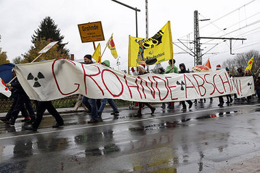 Demonstration von Atomkraftgegnern am Samstag zum AKW Grohnde Demonstration von Atomkraftgegnern am Samstag zum AKW Grohnde