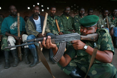 K&auml;mpfer der kongolesischen M23. Die UNO wirft Uganda und Ru...
