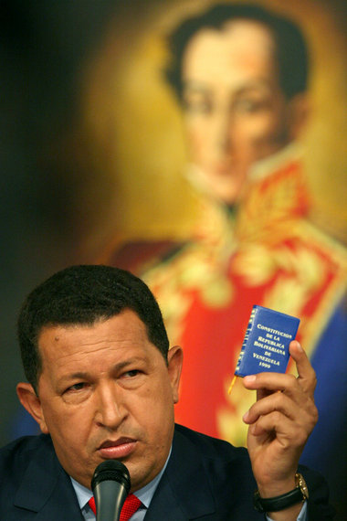 Präsident und Befreier: Hugo Chávez vor Simon Bolivar